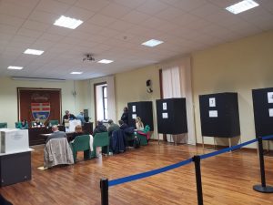 Elezioni provinciali Viterbo – il PD in testa, braccato da FdI: lo spoglio in tempo reale