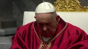 Vuota la poltrona del Papa alla Via Crucis: “Necessario conservare la salute per la Veglia”