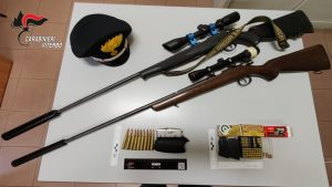 Montefiascone, sorpresi in macchina con due carabine ma senza porto d’armi: denunciati