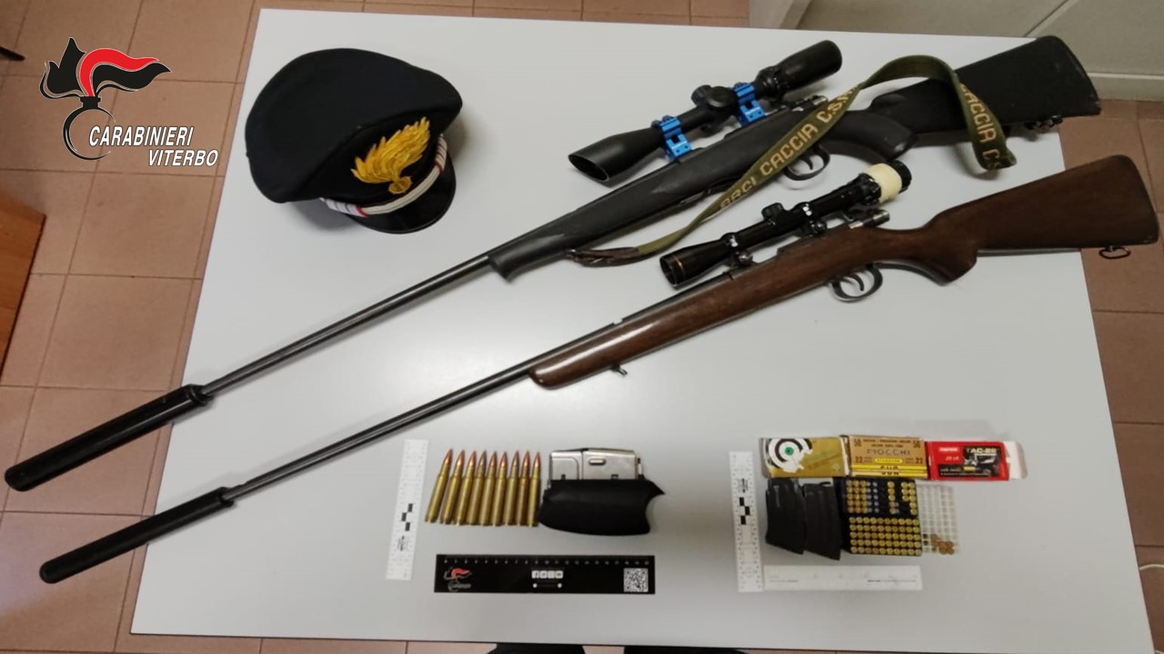 Montefiascone, sorpresi in macchina con due carabine ma senza porto d’armi: denunciati