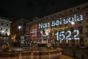 Latina – Adolescente molestata sul bus, 3 denunce