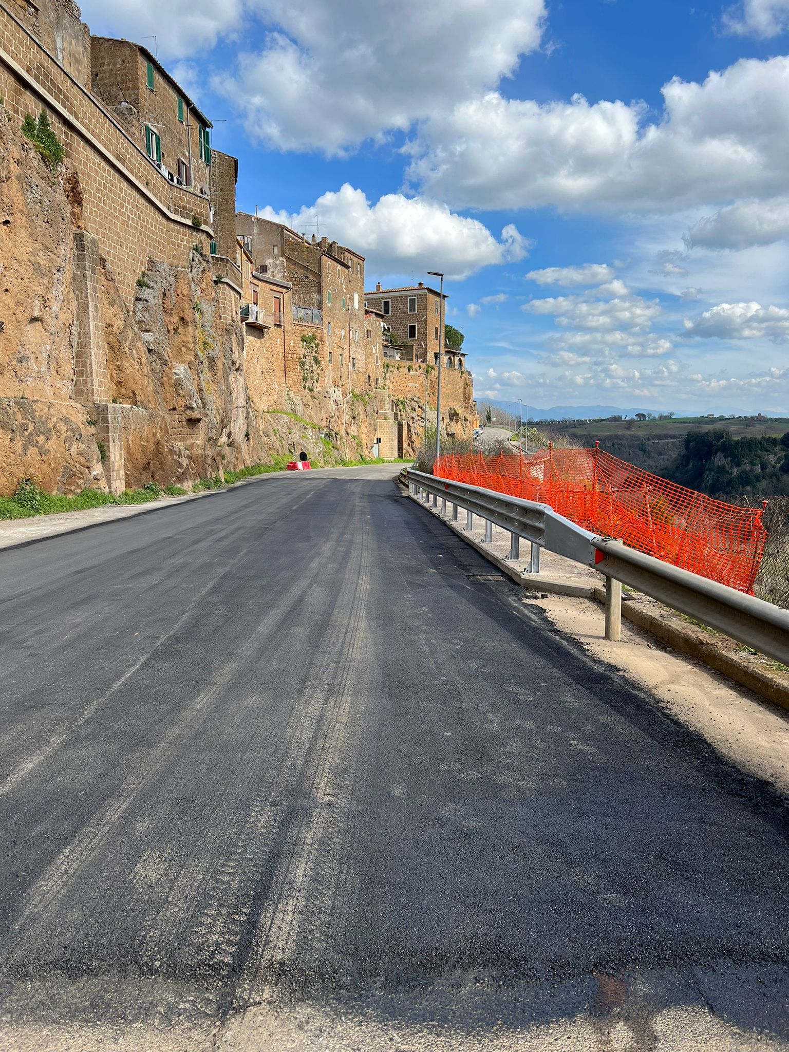 Civita Castellana: terminati i lavori riapre il doppio senso di marcia in via Belvedere Falerii Veteres