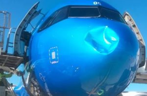 Fiumicino, collisione con oggetto non identificato: aereo Ita costretto ad atterraggio d’emergenza
