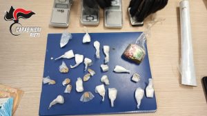 Cittaducale, sorpreso nel bosco con droga e armi: arrestato 24enne marocchino