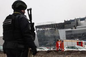 Attentato Mosca, Russia: “Kiev ha finanziato i terroristi”. Is: “Colpire ovunque nel mondo”