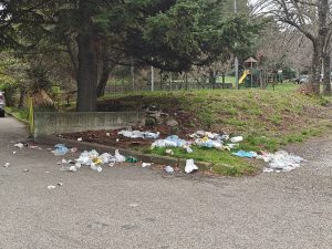 Viterbo nel degrado, scempio quotidiano per le zone Barco e Pila: “Immondizia ovunque”