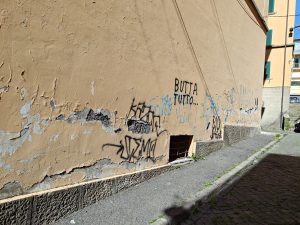 Viterbo, zona Trinità: “Case occupate e zona degradata, qualcuno intervenga”