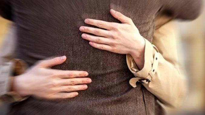 Avvicina anziano e lo tocca nelle parti intime per rubargli la collana d’oro: denunciata donna di etnia rom