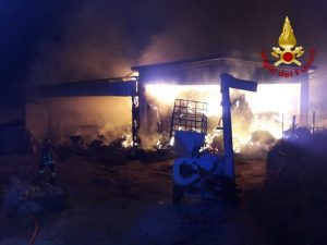 Leonessa, incendiato fienile: azienda agricola subisce danni per 300mila euro