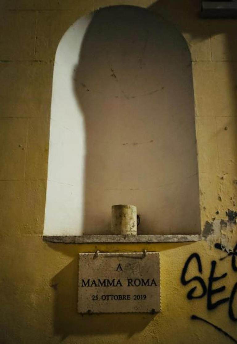Divelto il busto di Anna Magnani in centro a Roma