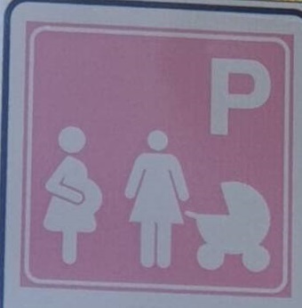 San Felice Circeo a misura di mamma: il Comune pronto ad allestire sei stalli rosa