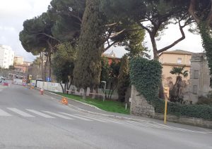 Viterbo, la passeggiata “ecologica” si mangia un altro spazio verde intorno alle mura