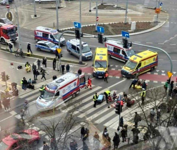 Auto piomba sulla folla in Polonia, 17 feriti