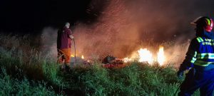 Cerveteri, incendio di sterpaglie a Ceri: interviene la ProCiv (FOTO)