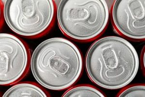 “Recycle me”, lo spot di Coca-Cola per la sostenibilità che “accartoccia” il logo