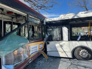 Roma – Scontro tra bus a Monte Mario, forse guasto tecnico la causa della perdita di controllo del mezzo