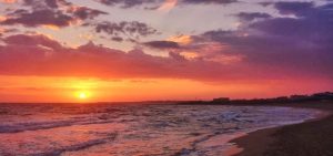 Arriva il primo caldo estivo, in tanti in spiaggia