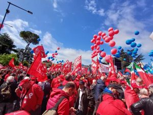 Roma – Lavoro, corteo Cgil-Uil per sicurezza e sanità
