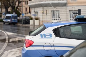 Civitavecchia, trovato in casa con quasi un etto di coca: arrestato 55enne