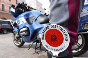 Quattro avvisi orali e quattro ordini di allontanamento in una settimana: intensa attività della Questura