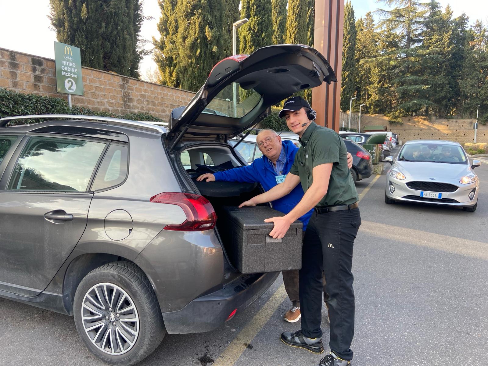 “Sempre aperti a donare”, a Viterbo 80 pasti caldi a settimana con l’iniziativa benefica di McDonald’s e Viterbo con Amore