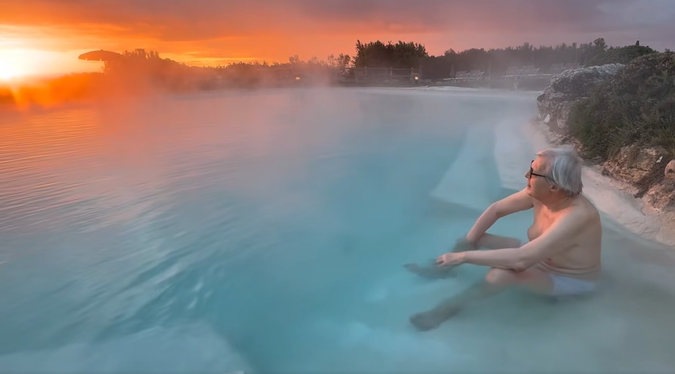Viterbo, l’assessore alla Bellezza Vittorio Sgarbi filosofeggia alle terme (VIDEO)