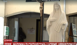 Civitavecchia, una nuova statua della Madonna trasuda olio: “Un profumo bellissimo ci ha avvolti”