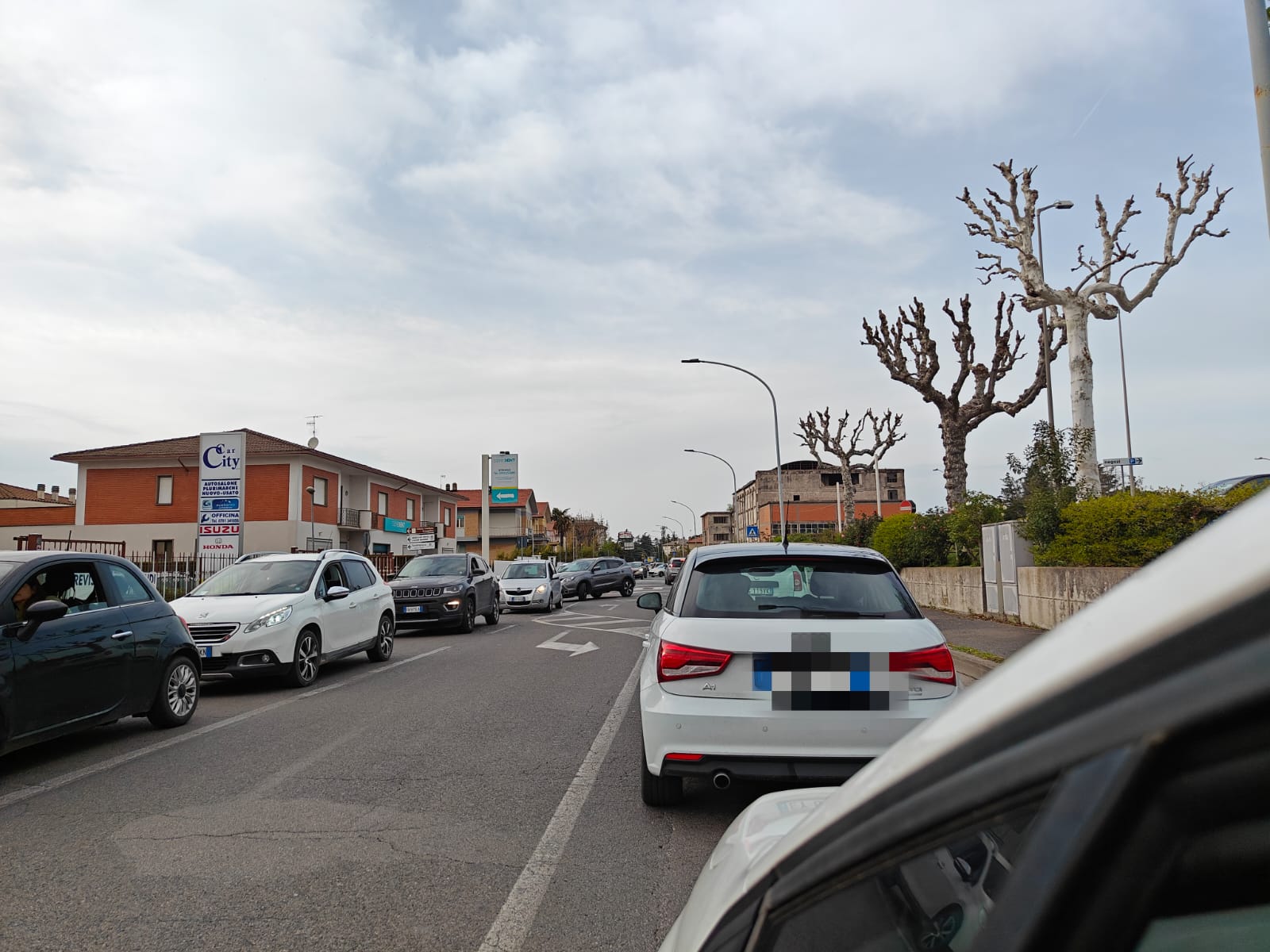 Viterbo, traffico al collasso: “Perché si stanno facendo le asfaltature tutte insieme?”