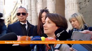 Natalità, Roccella “Non è vero che meno siamo e meglio stiamo”