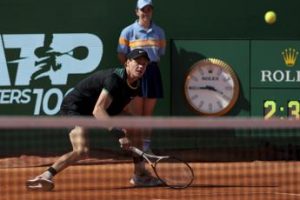 Sinner, Montecarlo stregata: fuori in semifinale, stavolta vince Tsitsipas