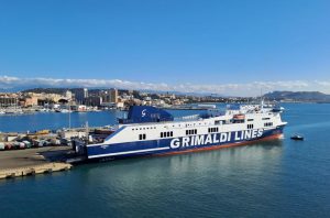 Cagliari – Fiamme sulla nave partita per Civitavecchia costretta a tornare in porto