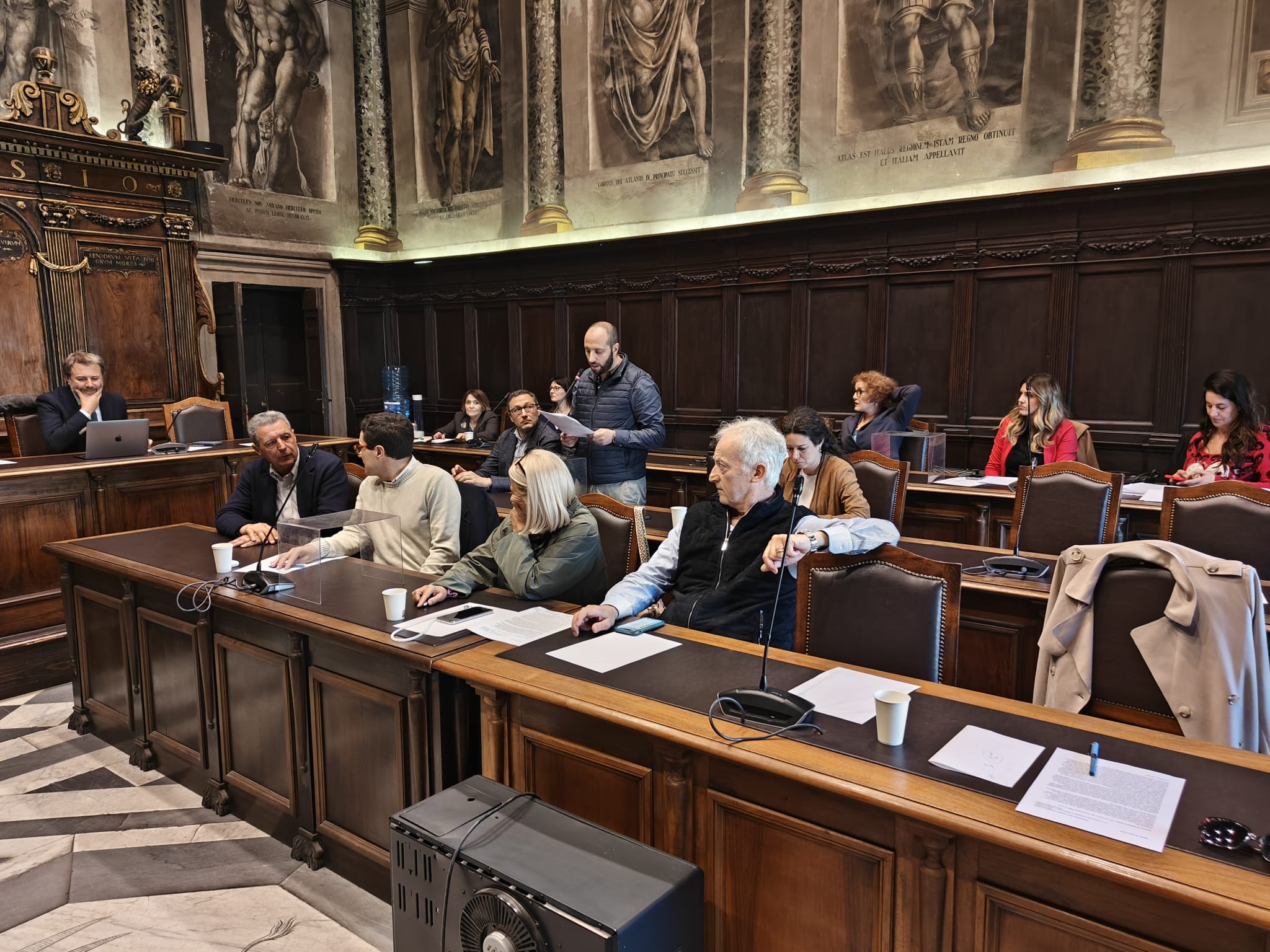 Viterbo, salta la mozione di sfiducia a Frontini: pericolo scampato grazie al PD