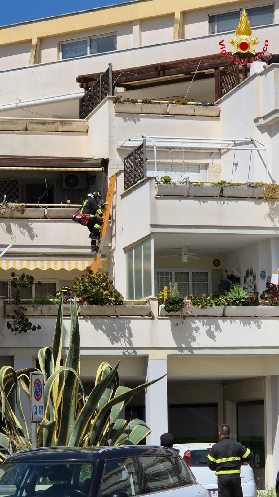 Santa Marinella, anziani cadono in casa e non riescono a rialzarsi: salvati dai Vigili del Fuoco