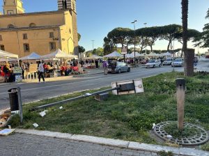 Viterbo, palo dell’illuminazione cade in pieno centro