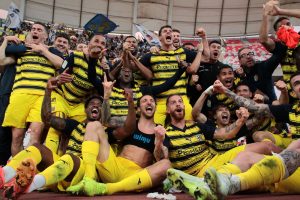 La notte di Parma, una città festa: ritorno in A tre anni dopo, domenica tocca al Como?