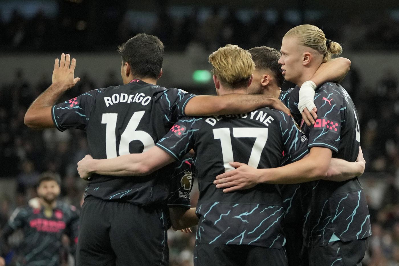 E sorpasso fu: Guardiola corsaro a Londra, domenica atto finale Premier. Villa in Champions