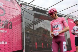 Sanchez vince la 6^ tappa del Giro, Pogacar resta in rosa