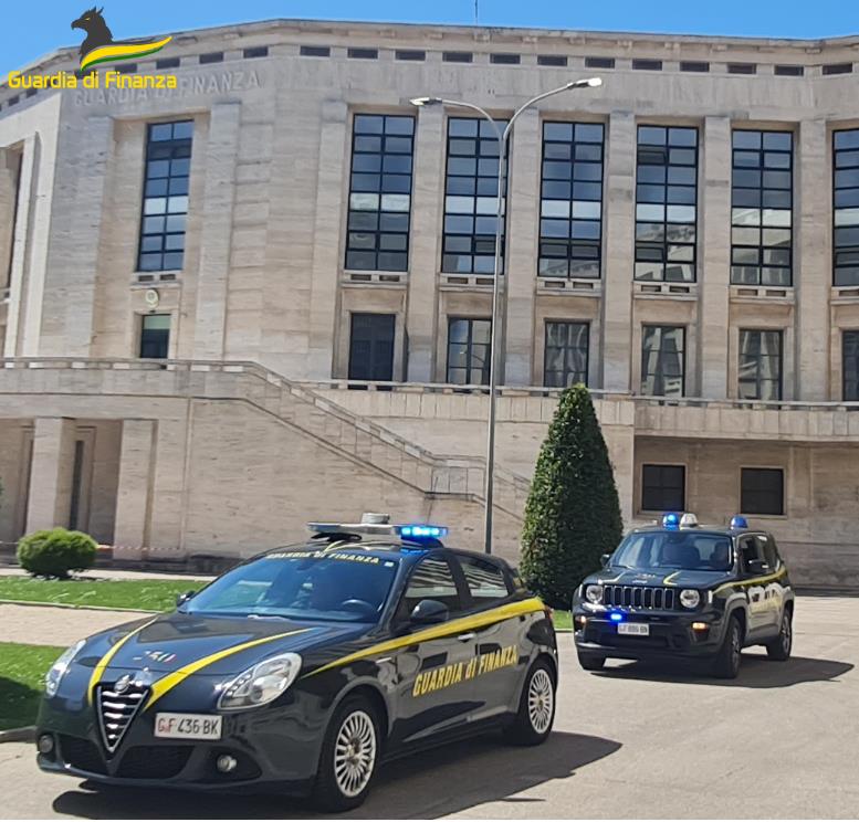 Minturno, spaccia hashish a scuola: obbligo di presentazione per pusher 19enne