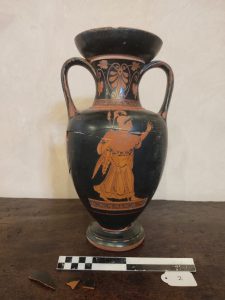 Nepi, rinvenuti in una villa preziosi reperti archeologici “clandestini”: denunciata la proprietaria