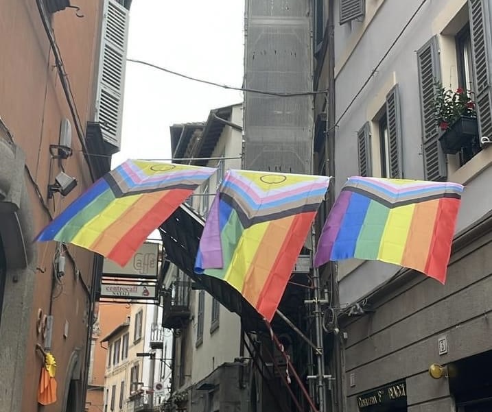 Viterbo – Bonafoni: “Danneggiate bandiere Tusciapride, grave”