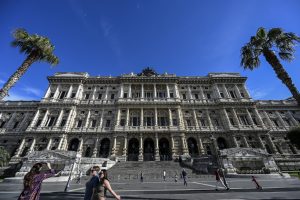 Un chilo di cocaina tra Montalto di Castro e Torvaianica, la Cassazione conferma le condanne a 4 e 3 anni