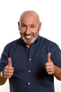 “Ai miei tempi non era così…”: Maurizio Battista fa tappa a Civitavecchia