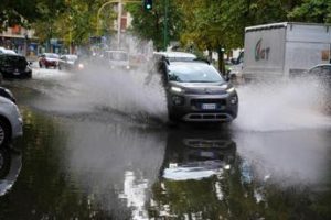 Maltempo, allerta meteo sull’Italia. A Milano pioggia fa alzare livelli Seveso e Lambro