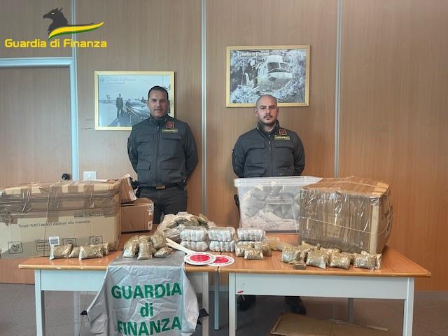Bracciano, hanno in casa 90 chili di hashish: arrestati tre pusher