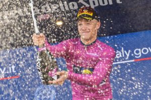 Tris di Milan al Giro, Pogacar sempre in maglia rosa