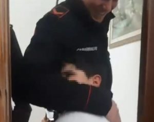 Norma, ladri entrano in casa e rubano salvadanaio a bambino: carabinieri lo ricomprano