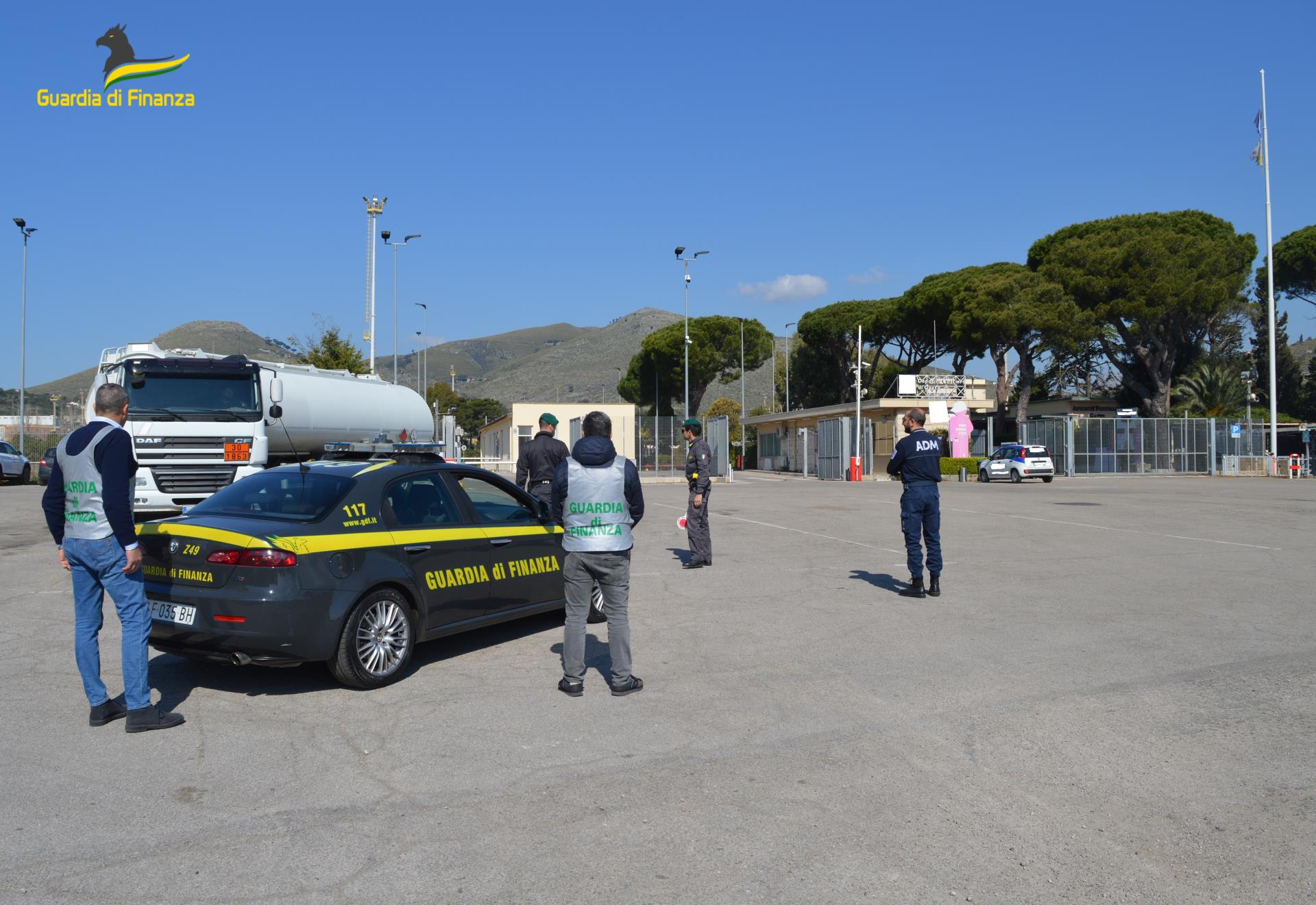 Formia, blitz della Finanza nei distributori: sequestrate 15mila tonnellate di carburante adulterato