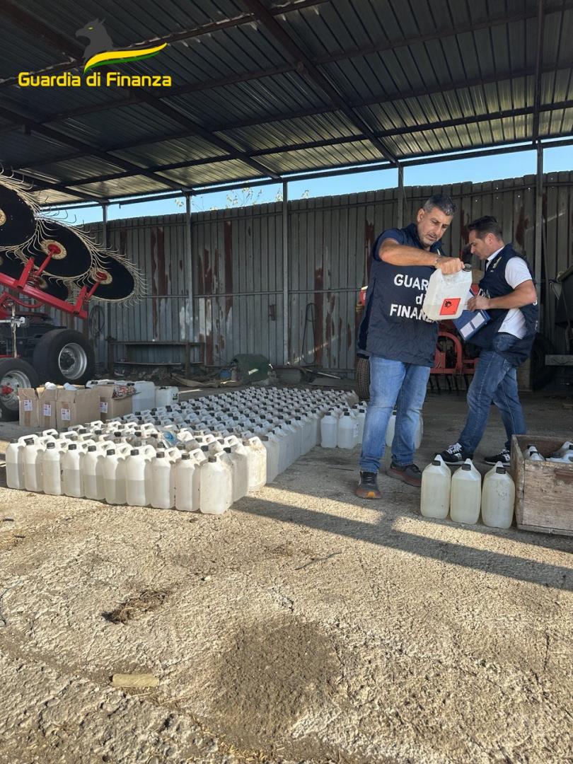 Pontinia, la Finanza sequestra oltre 100 litri di cocaina liquida