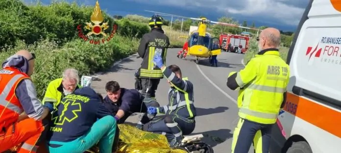 Pavona, perde il controllo della moto e finisce nel canale: centauro in condizioni critiche