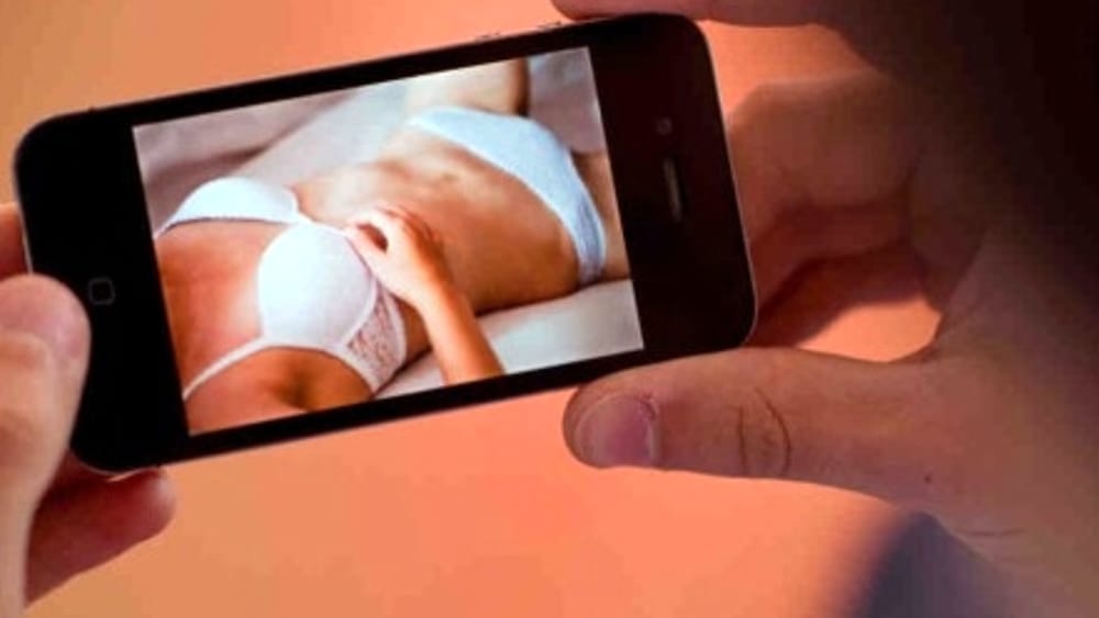 Girano e diffondono in rete filmini porno: in manette un trentenne che pretendeva la sua parte anche dopo la fine della relazione